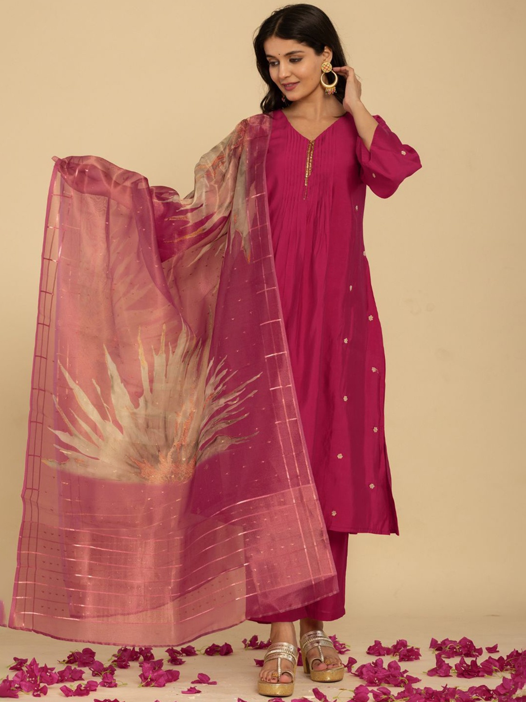 

Do Dhaage V-Neck Sequinned Regular Straight Kurta with Trousers & Dupatta, Pink