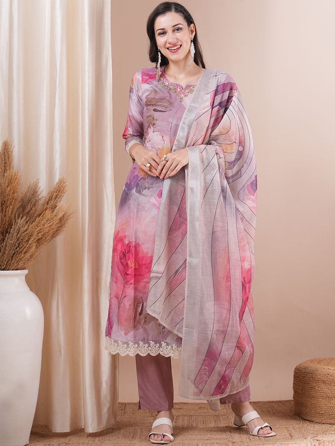 

FASHOR Floral Printed Beads & Stones Kurta With Trousers & Dupatta, Lavender