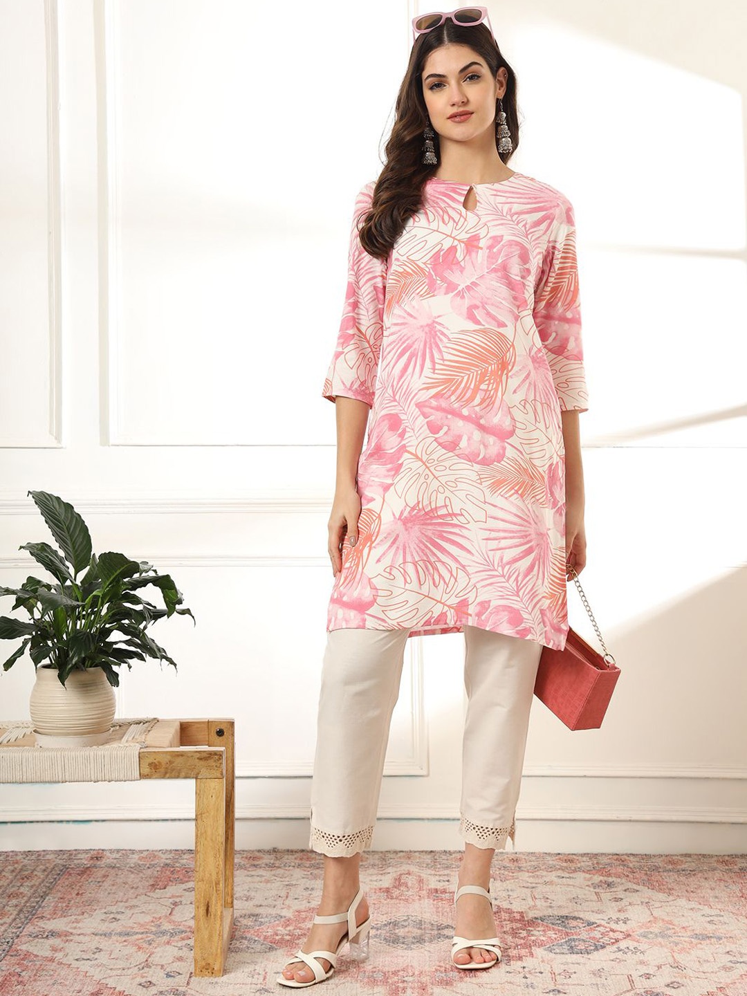 

Anouk Rustic Floral Printed Keyhole Neck Straight Kurta, Pink