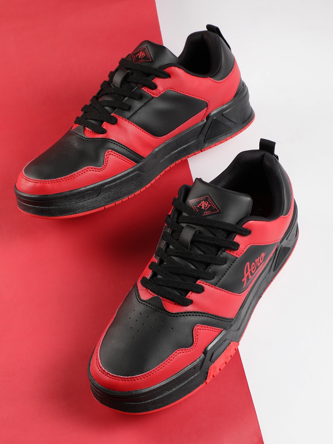 

Aeropostale Men Colourblocked Sneakers with Perforated Detail, Black