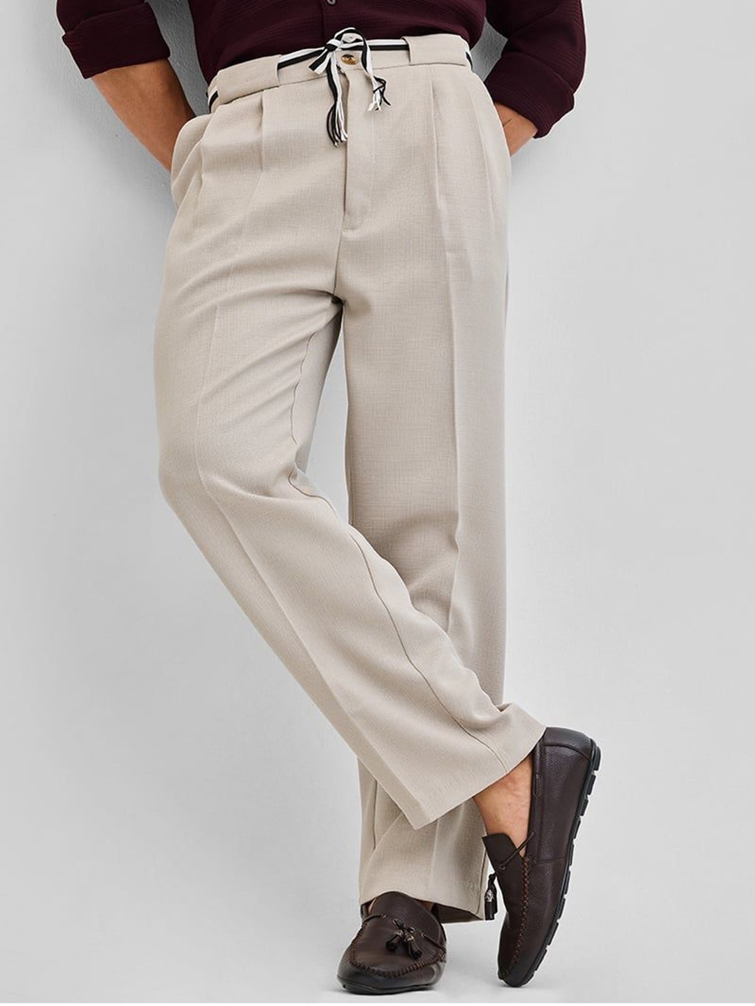 

Snitch Men Relaxed Loose Fit Pleated Trousers, Beige