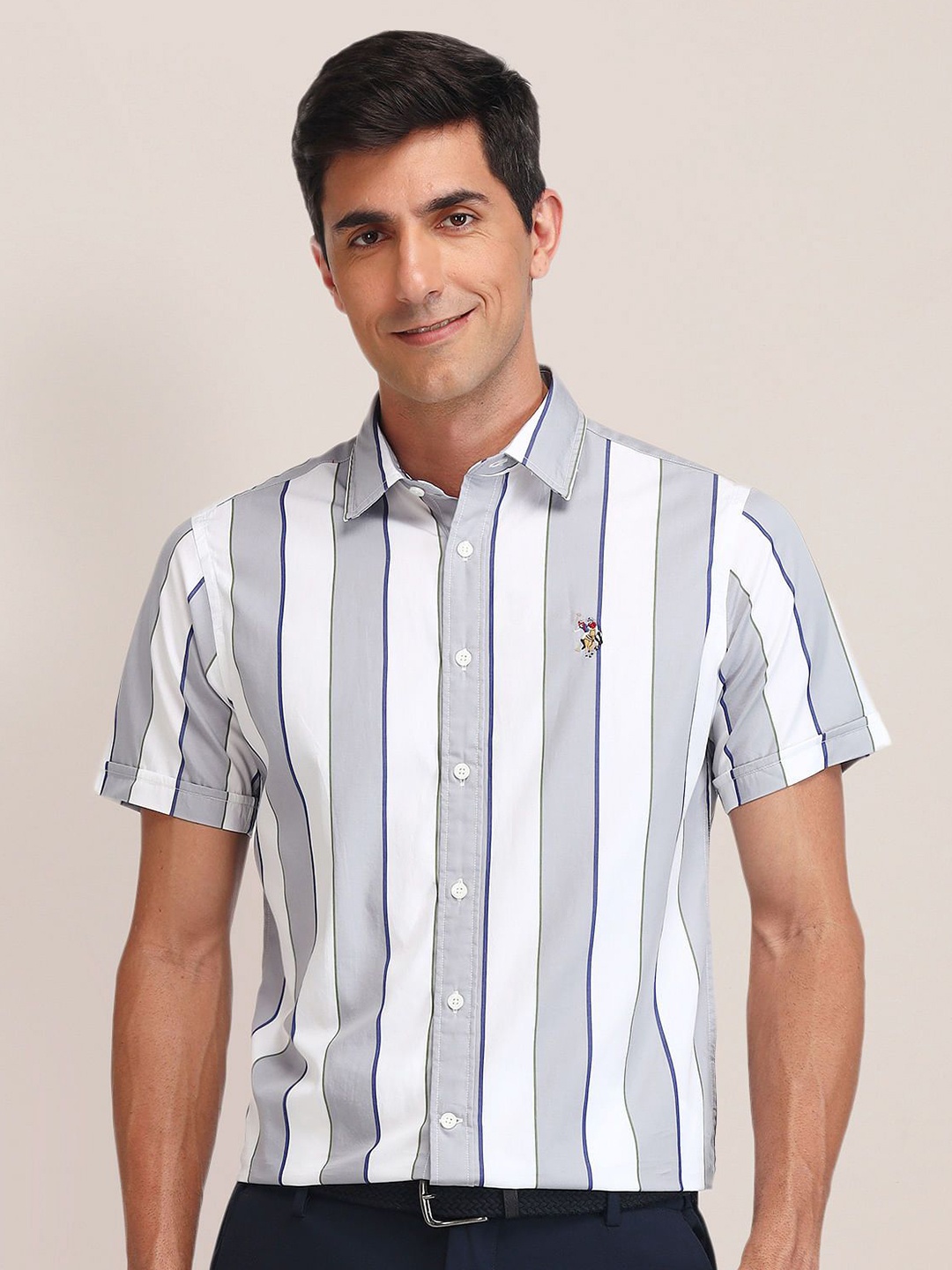 

U.S. Polo Assn. Men Cutaway Collar Vertical Striped Cotton Tailored Fit Casual Shirt, Grey