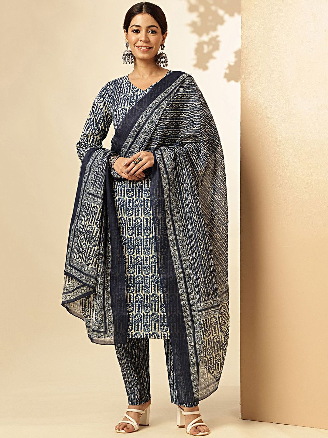 

Vbuyz Floral Printed Pure Cotton Straight Kurta With Trouser & Dupatta, Blue