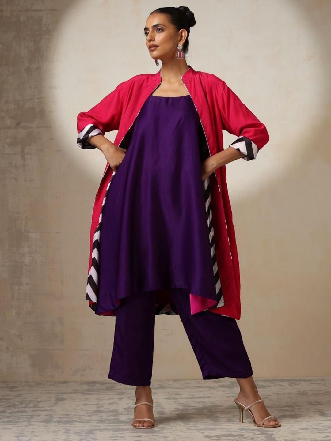 

Swtantra Women Mandarin Collar Solid Ethnic Tailored Jacket, Red