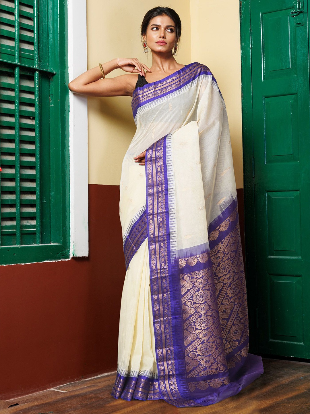 

Unnati Silks Ethnic Motifs Zari Pure Cotton Handloom Gadwal Saree, Cream