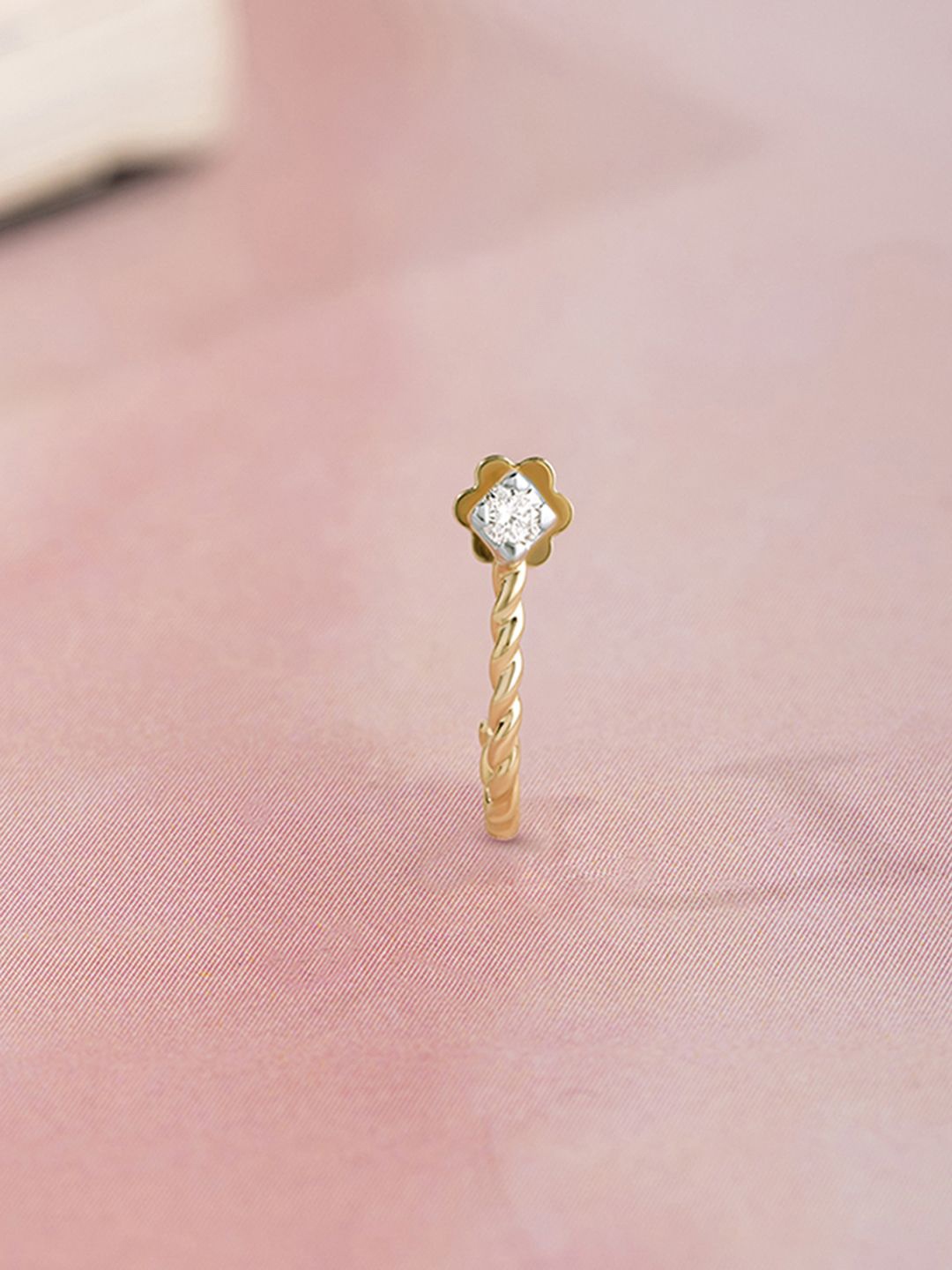 

Mia by Tanishq 14KT Lippan Sparkle Gold & Diamond Nose Pin
