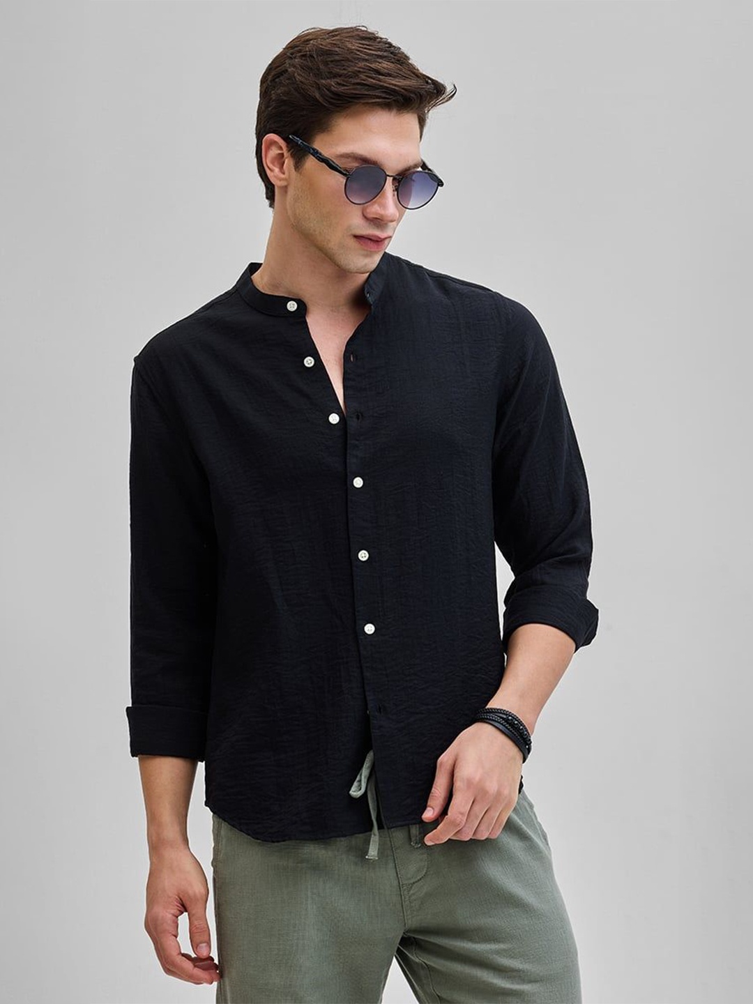 

Snitch Men Smart Band Collar Solid Linen Casual Shirt, Black