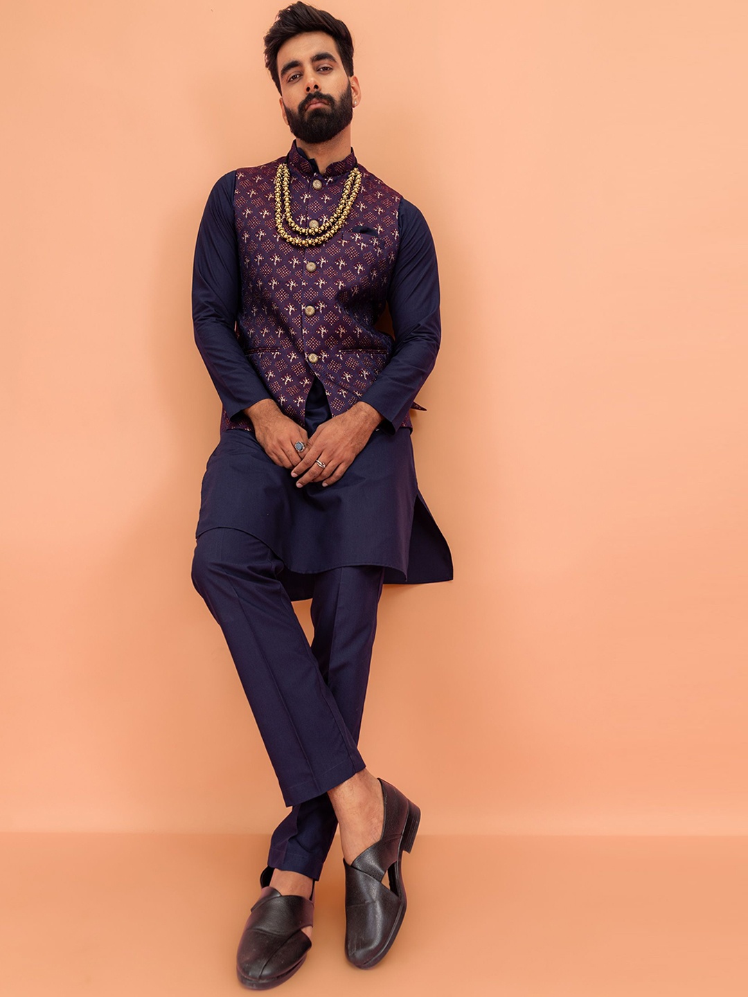 

KISAH Straight Kurta with Trousers & Woven Design Nehru Jacket, Navy blue