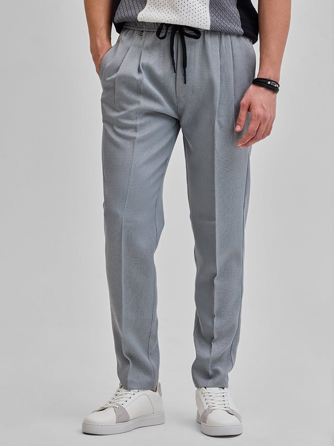 

Snitch Men Relaxed Loose Fit Pleated Trouser, Grey