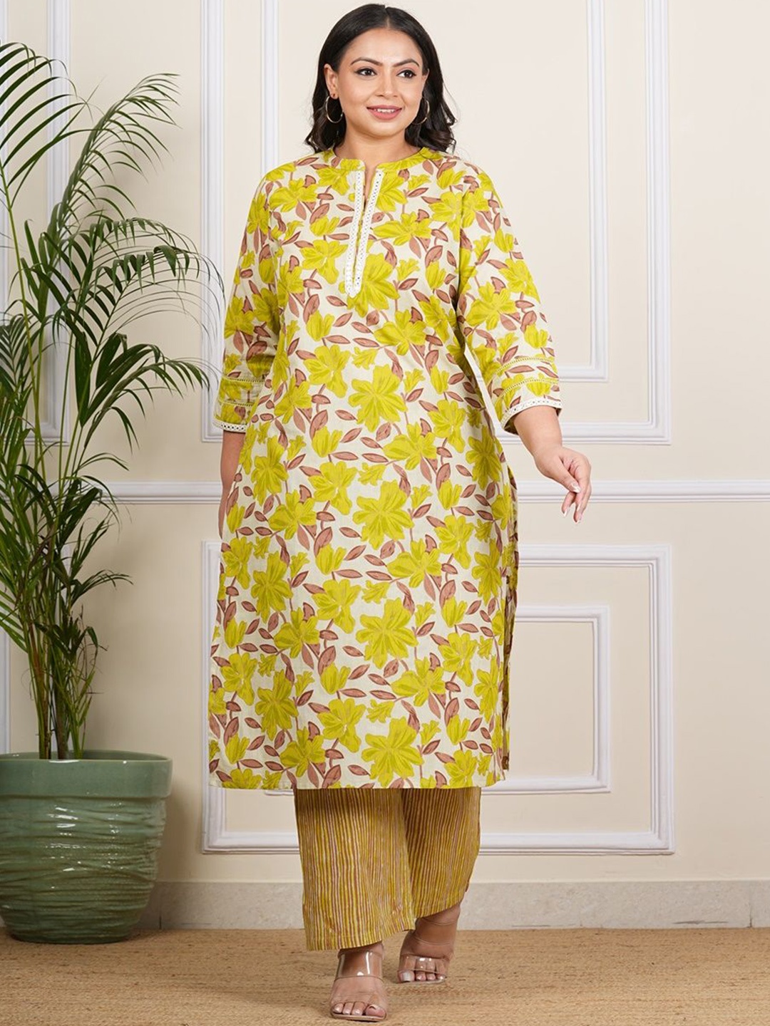 

YASH GALLERY Plus Size Floral Printed Straight Kurta with Trousers, Green