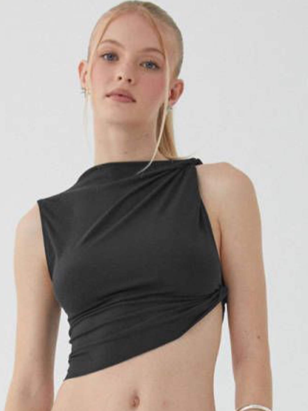 

HERE&NOW Women One Shoulder Sleeveless Crop Top, Black