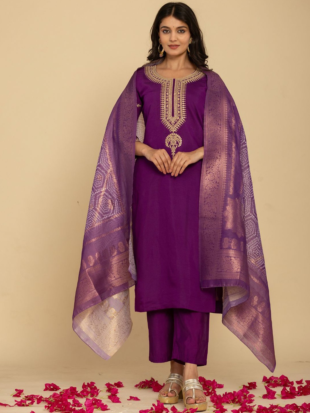 

Do Dhaage Ethnic Motifs Embroidered Regular Straight Kurta with Trousers & Dupatta, Purple