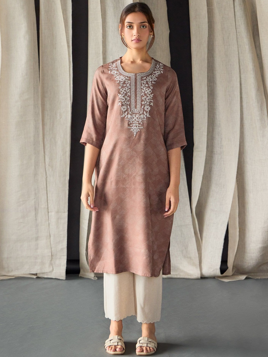 

Bombay Bloom Floral Yoke Design Thread Work Jacquard Straight Kurta, Brown