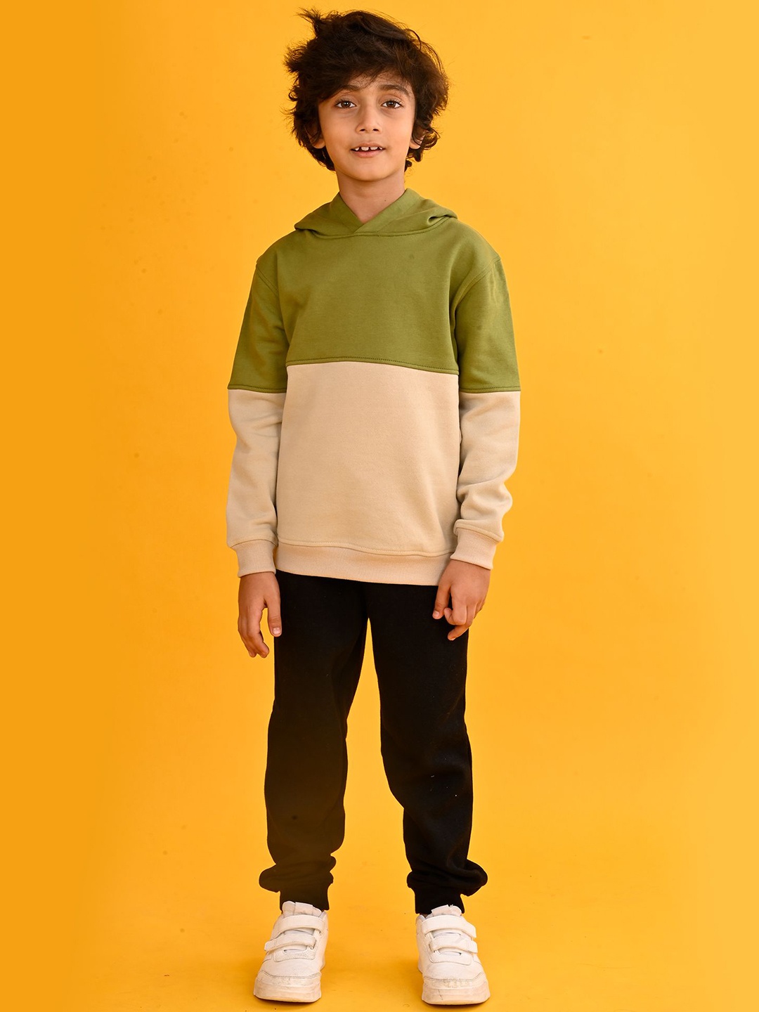 

Anthrilo Boys Colourblocked Fleece Sweatshirt With Joggers, Beige