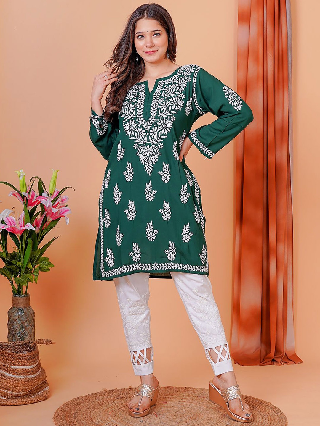 

The Chikan Label Ethnic Motifs Embroidered Chikankari Kurta, Green