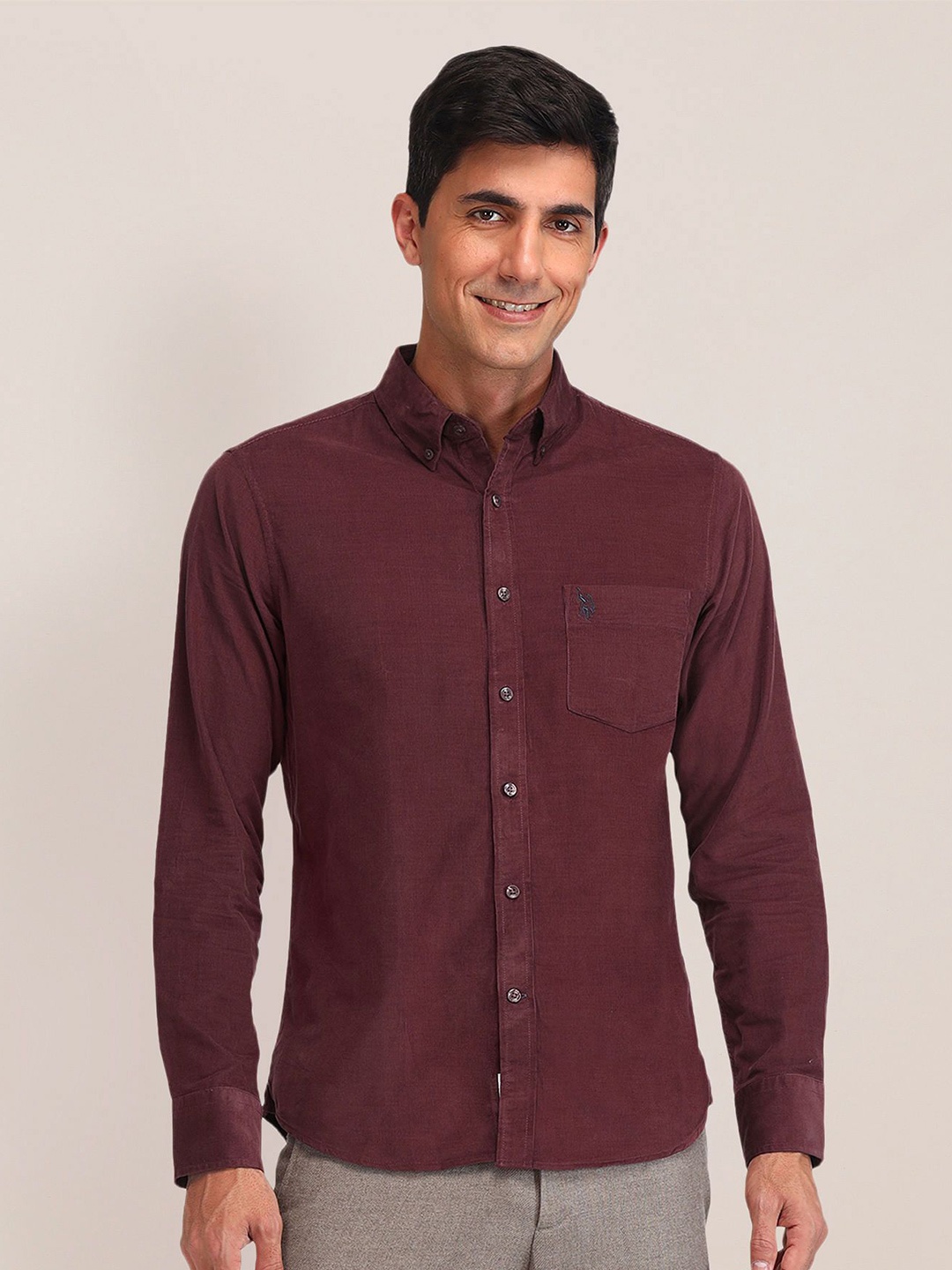 

U.S. Polo Assn. Men Cutaway Collar Solid Cotton Tailored Fit Casual Shirt, Maroon