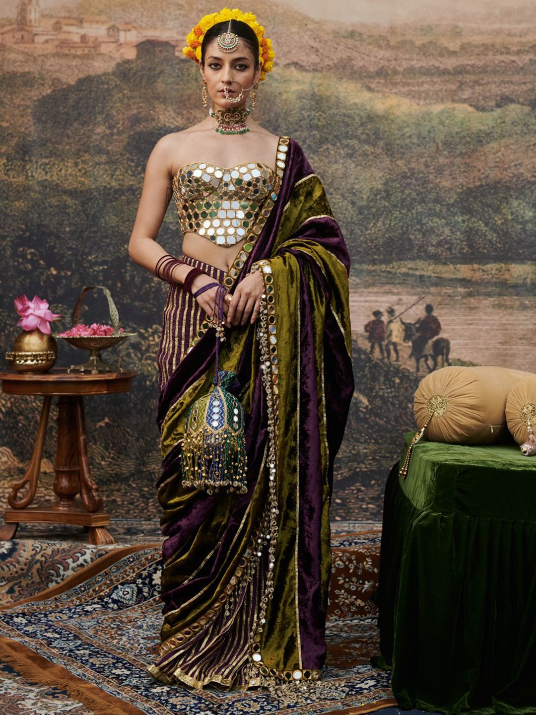 

ITRH Women Colourblocked Embroidered Pure Cotton Saree, Maroon