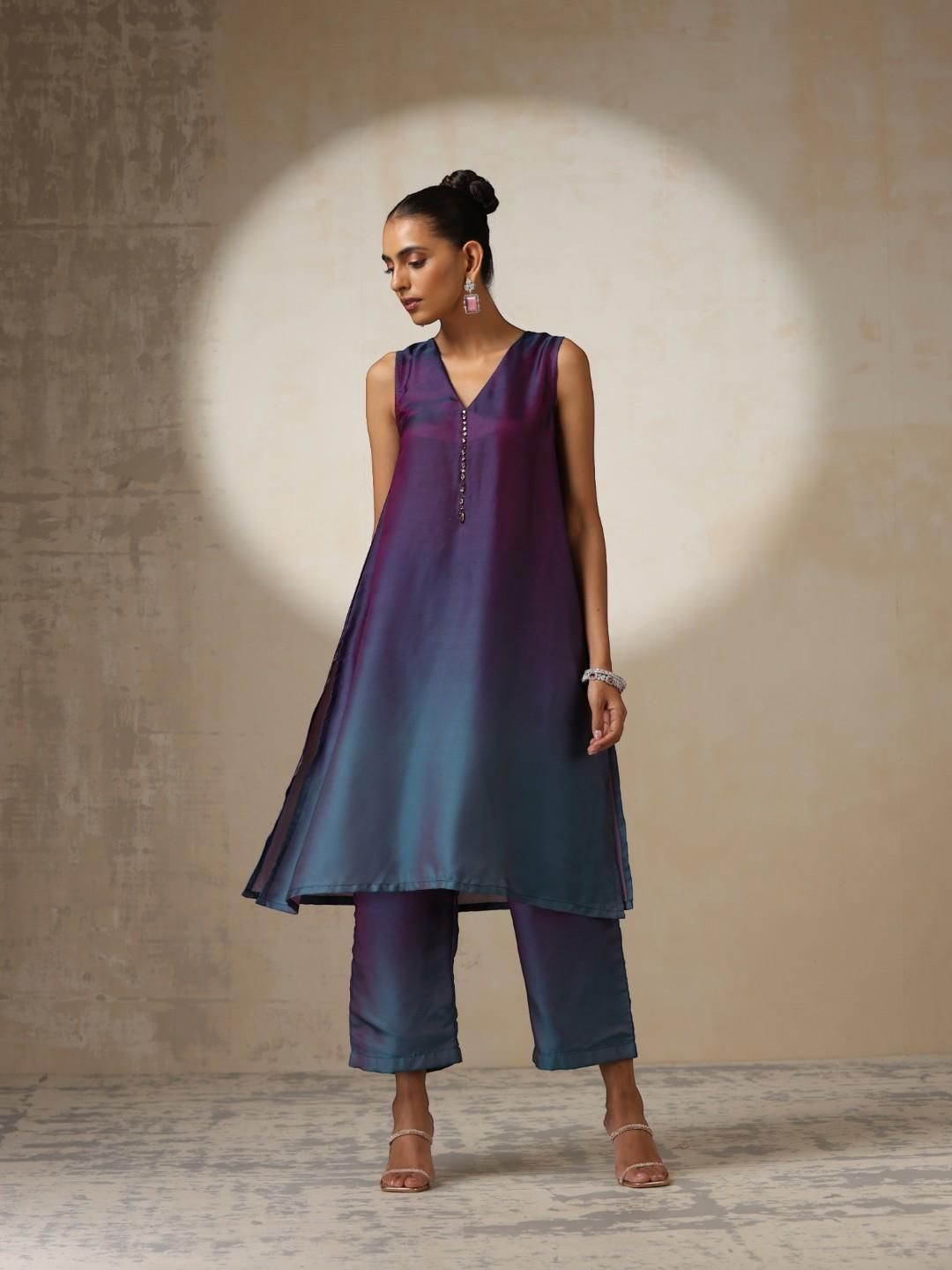

Swtantra Ombre Sleeveless Silk Chiffon Top With Trousers, Purple