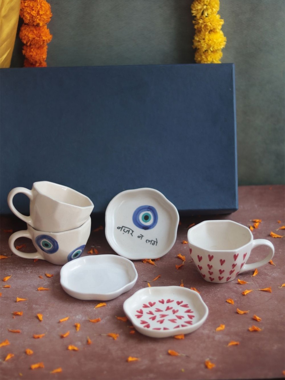 

WEAVING HOMES White & Red 6 Pieces Printed Ceramic Home Gift Set