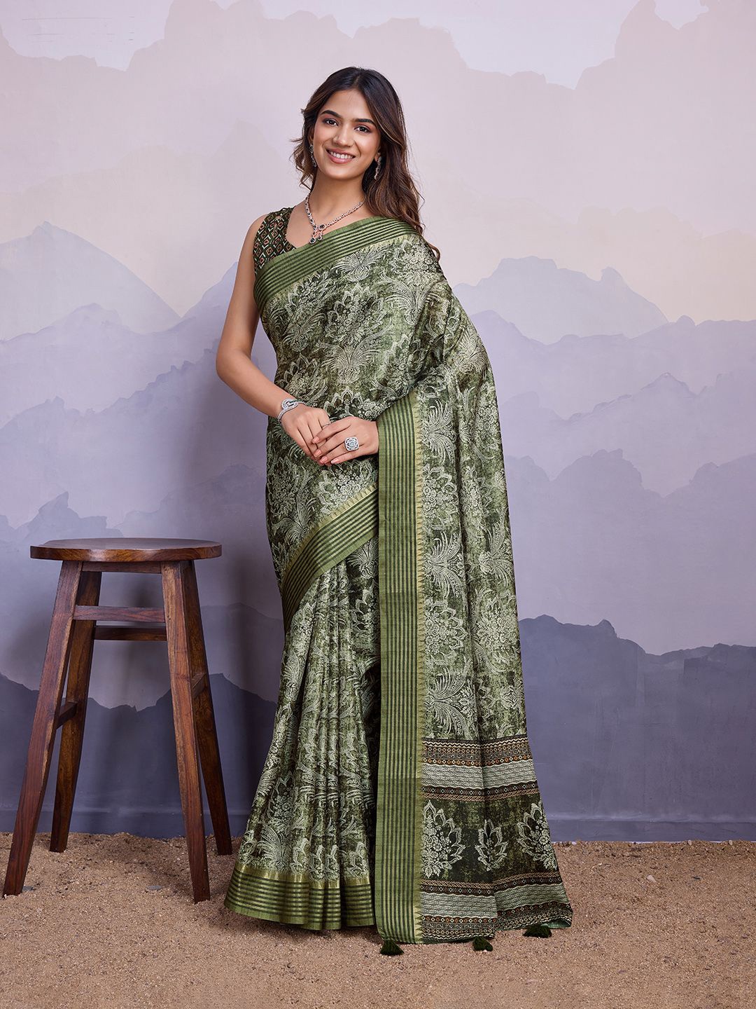 

Ishin Floral Printed Saree With Blouse Piece, Green