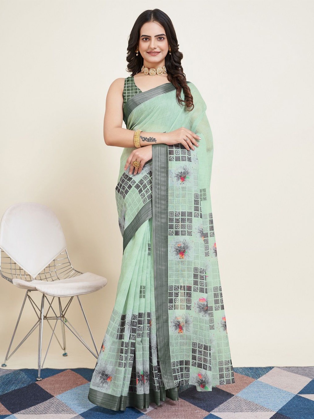 

Suha Floral Printed Saree An Unstitched Blouse Piece, Green