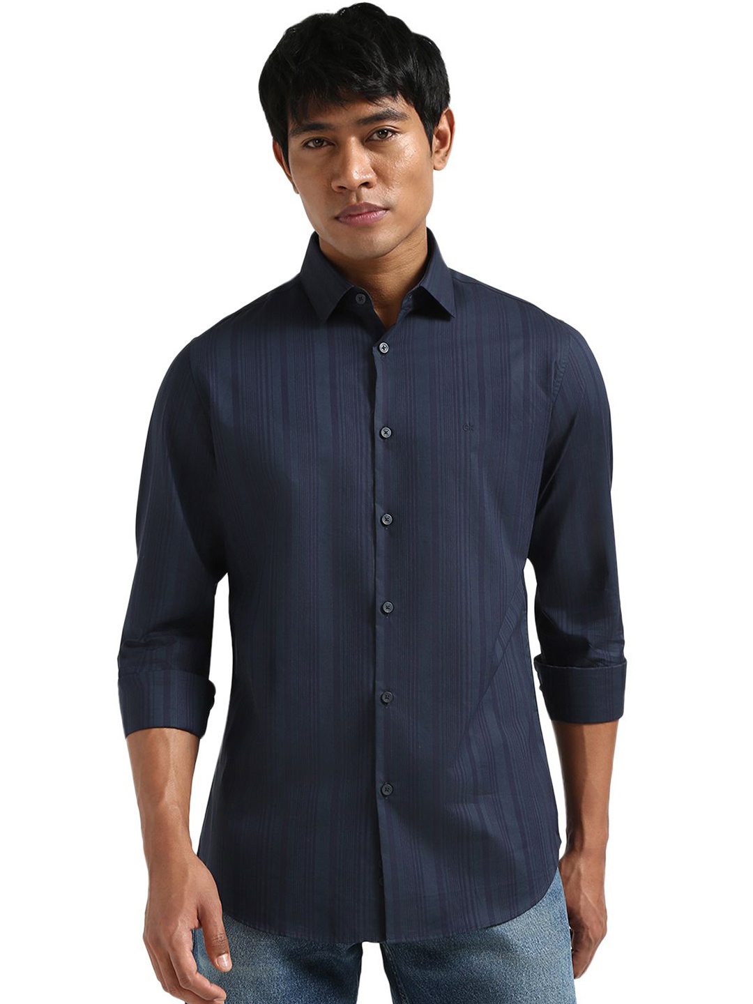 

Calvin Klein Jeans Men Spread Collar Vertical Striped Cotton Slim Fit Casual Shirt, Navy blue