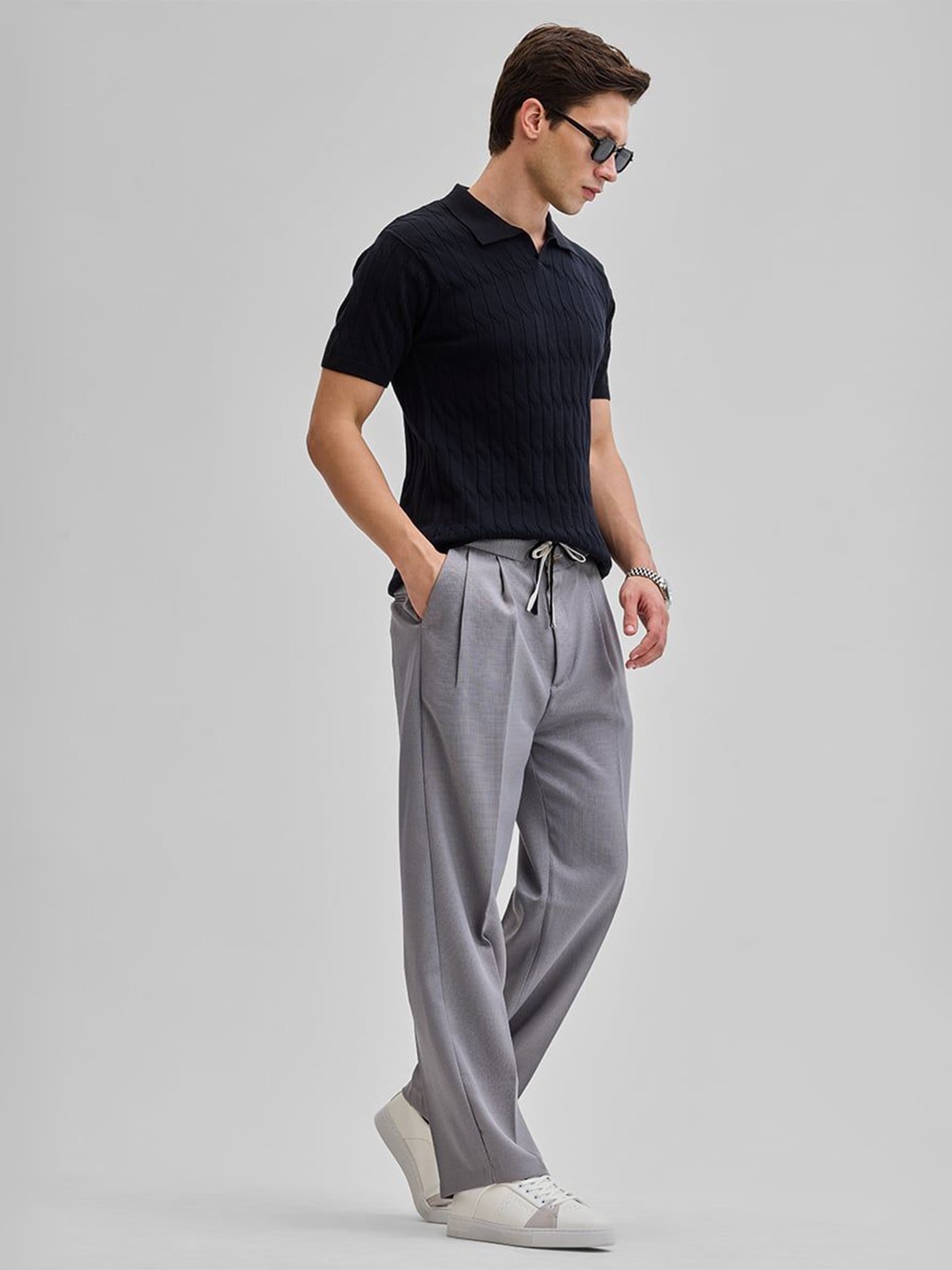 

Snitch Men Relaxed Loose Fit Pleated Trousers, Grey