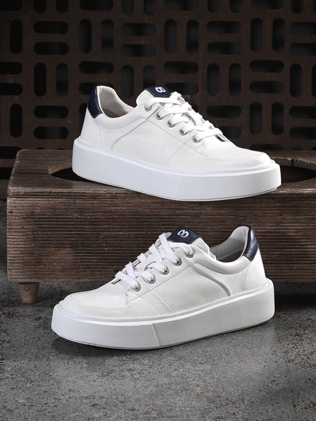 

Overdrive Men Colourblocked Leather Lace-Ups Sneakers, White