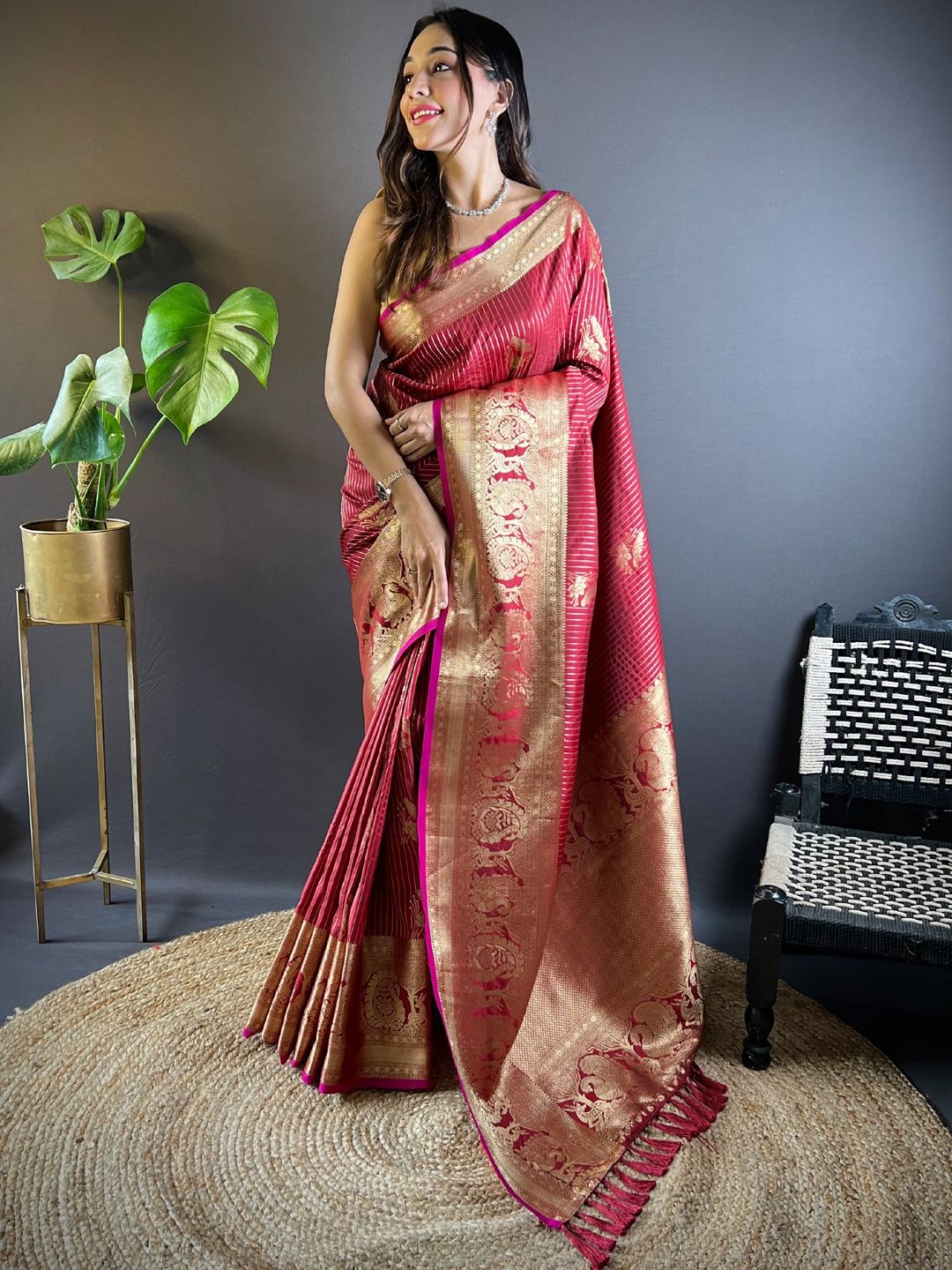 

Mitera Woven Design Zari Banarasi Saree, Red