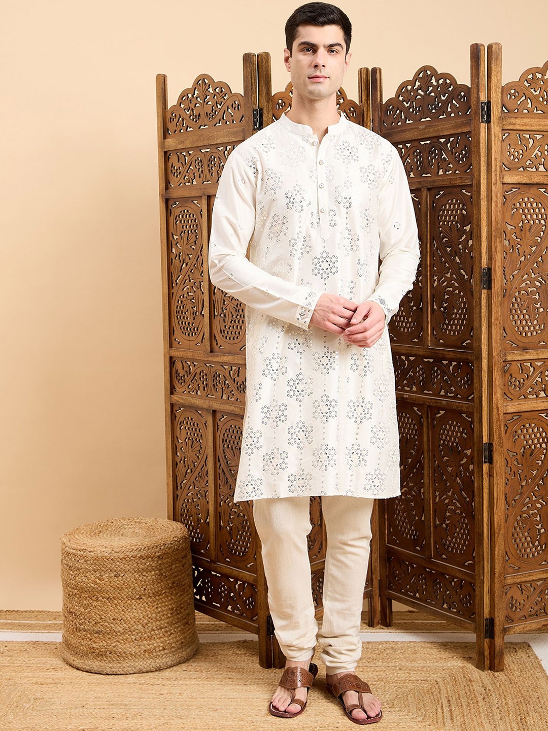 

Inddus Floral Embroidered Sequined Mandarin Collar Straight Kurta, Off white