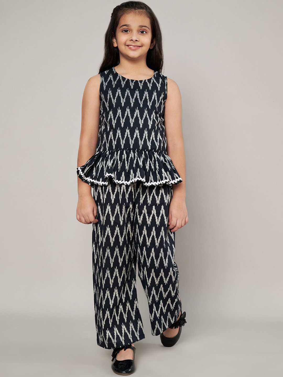 

FABRIC FITOOR Girls Round Neck Printed Pure Cotton Top With Trouser, Black