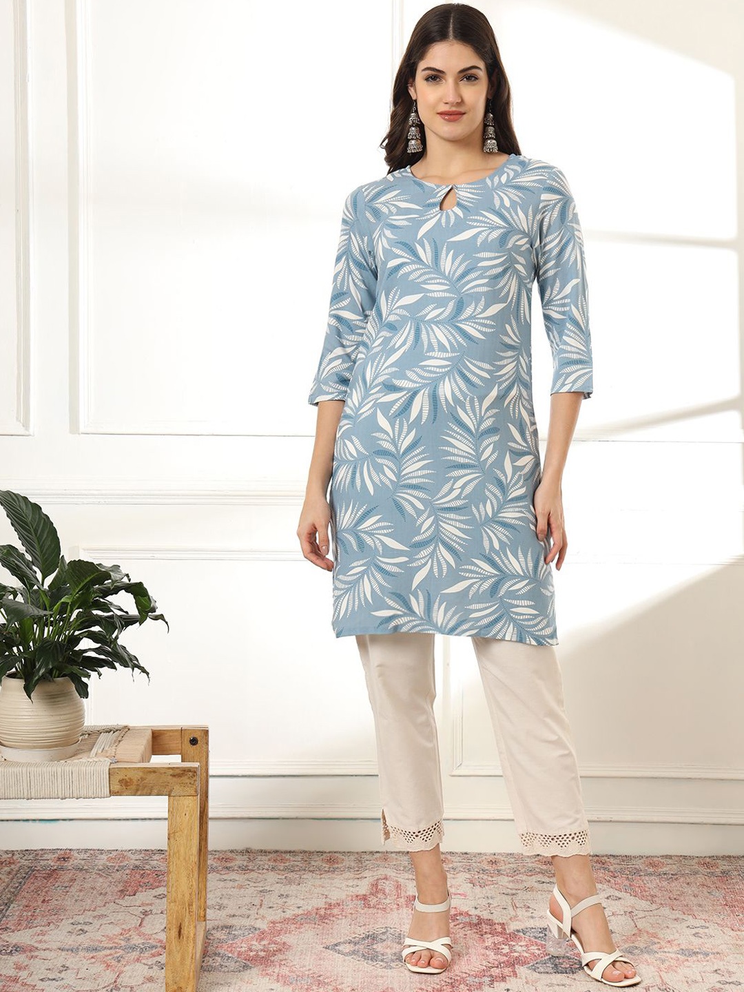 

Anouk Rustic Floral Printed Keyhole Neck Straight Kurta, Blue