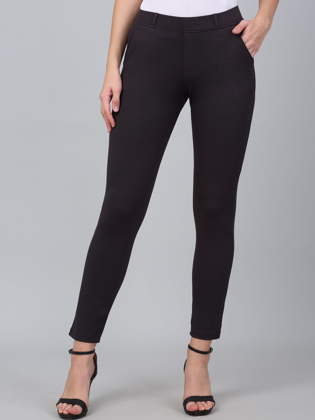

Cantabil Women Solid Jeggings, Black