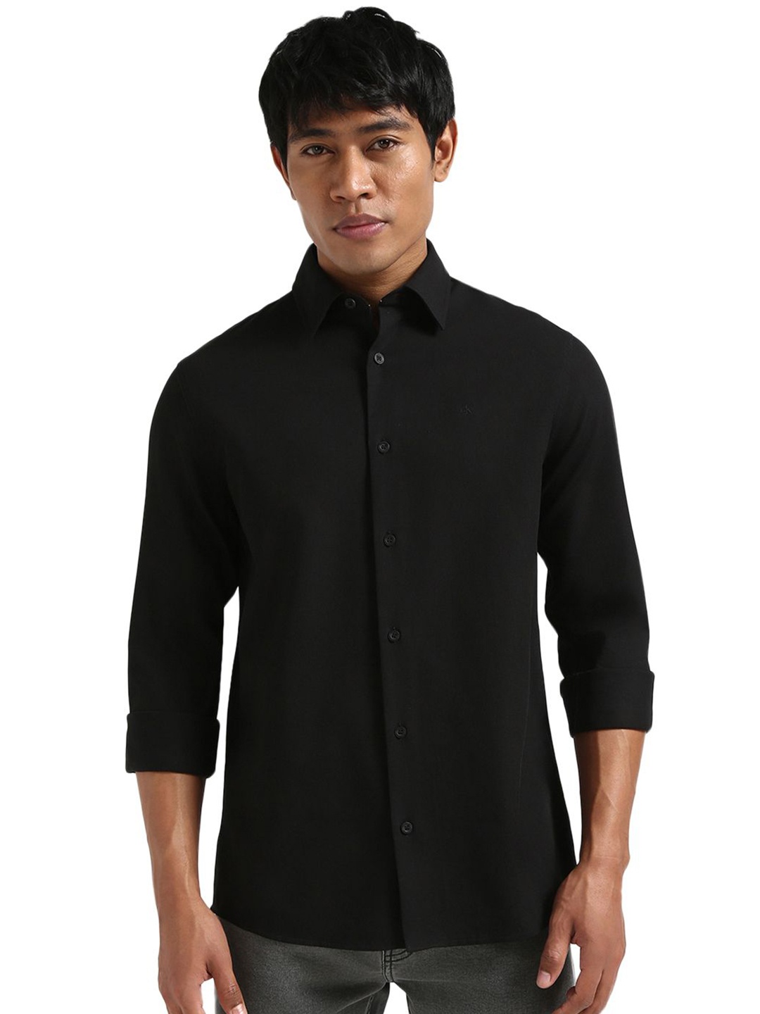 

Calvin Klein Jeans Men Spread Collar Solid Cotton Slim Fit Casual Shirt, Black