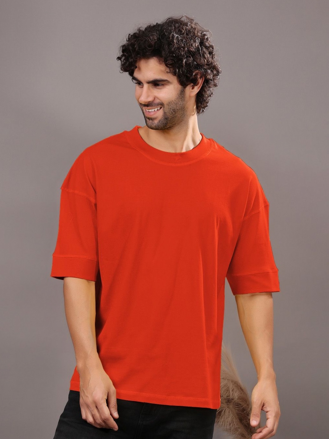 

Friskers Men Solid Round Neck Cotton Oversized T-shirt, Red