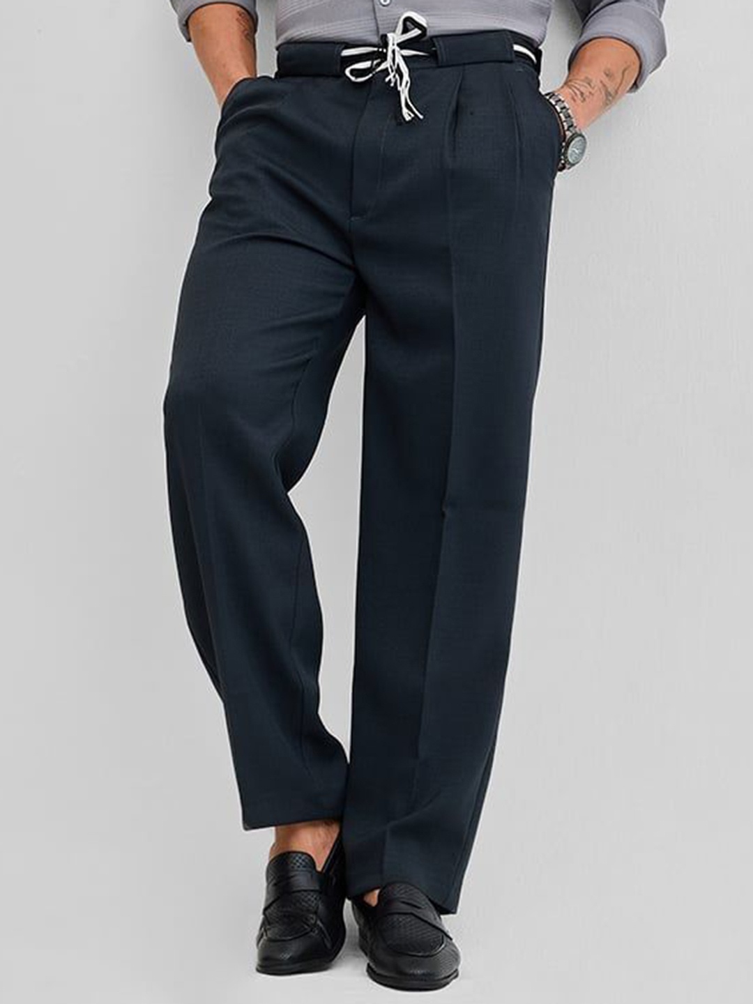 

Snitch Men Relaxed Loose Fit Mid-Rise Trousers, Navy blue