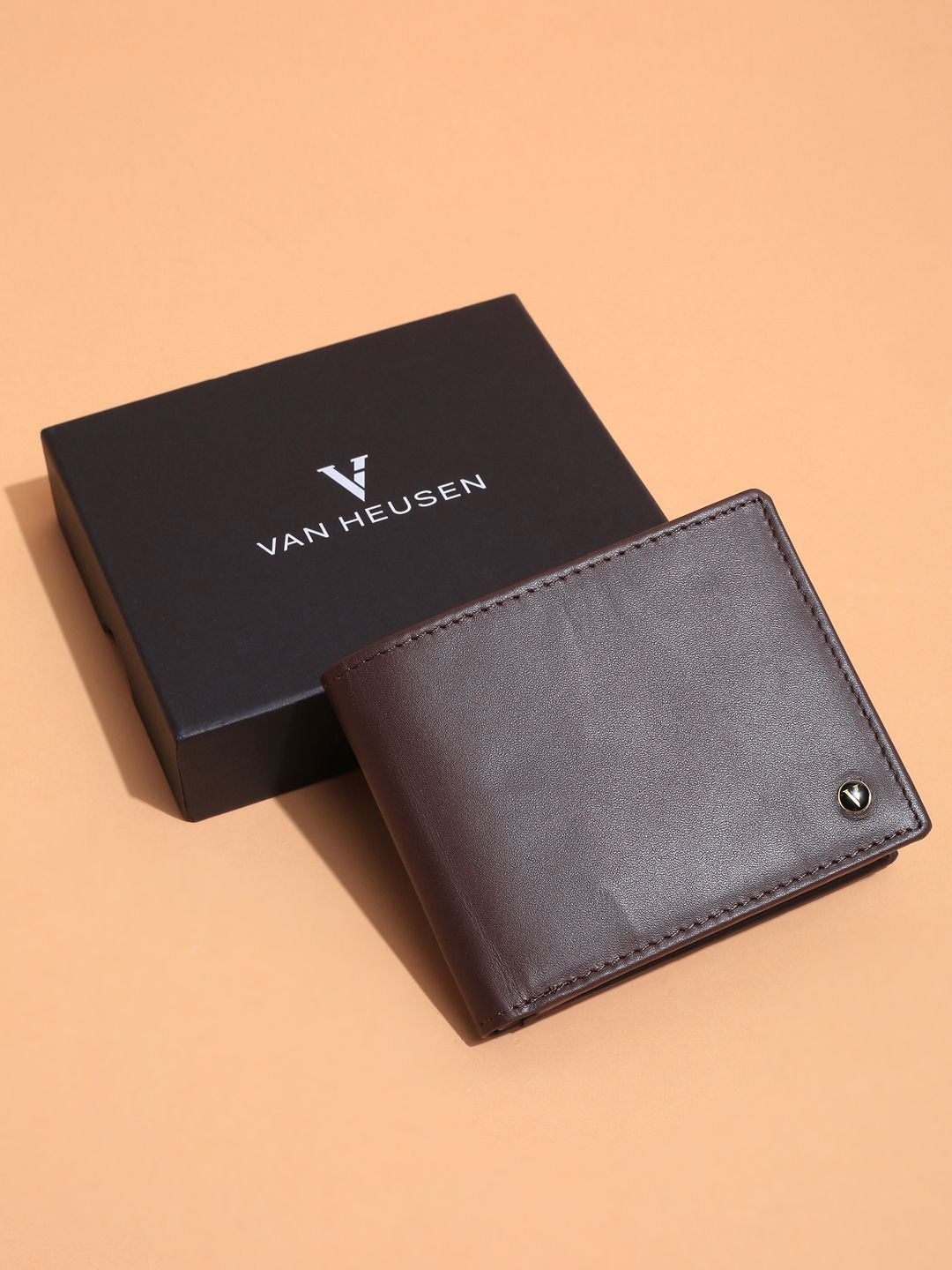 

Van Heusen Men Leather Two Fold Wallet, Brown