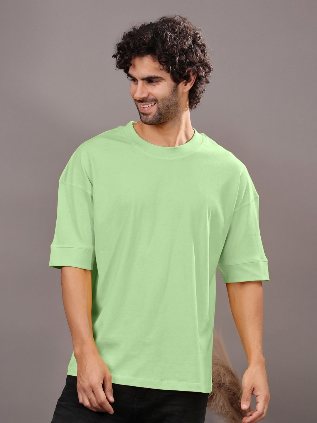 

Friskers Men Solid Round Neck Cotton T-shirt, Lime green