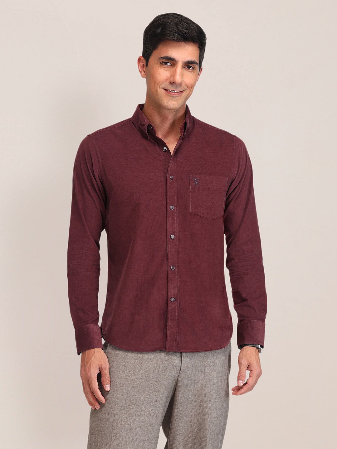 

U.S. Polo Assn. Men Cutaway Collar Solid Cotton Tailored Fit Casual Shirt, Maroon