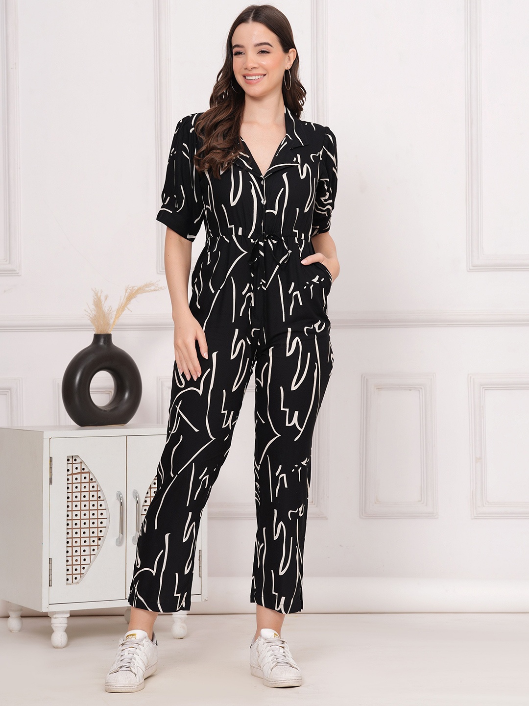 

DRESSAR Printed Basic Jumpsuit with Applique, Black