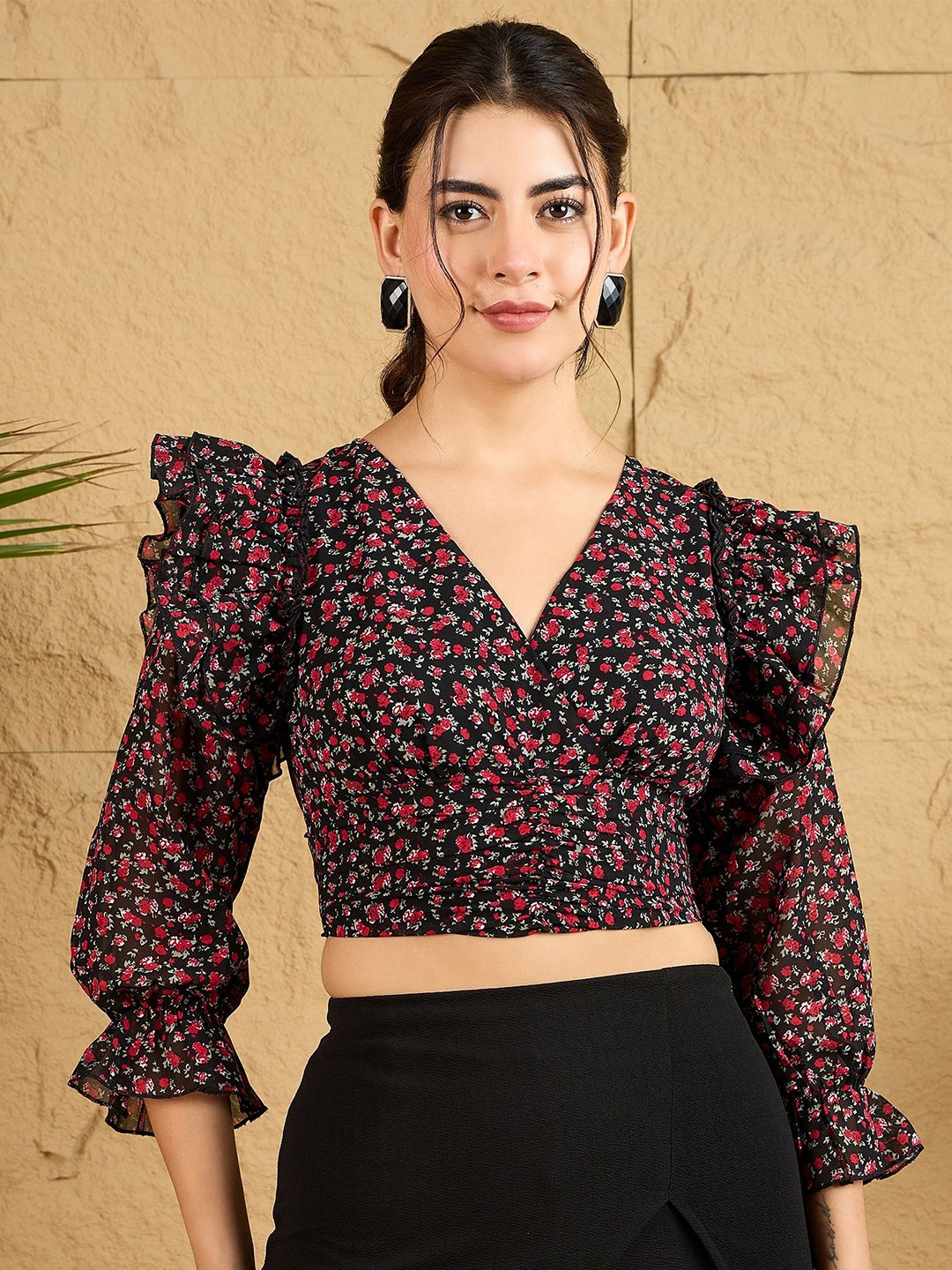 

Berrylush Women Floral Printed Puff Sleeve Ruffles Crop Top, Black