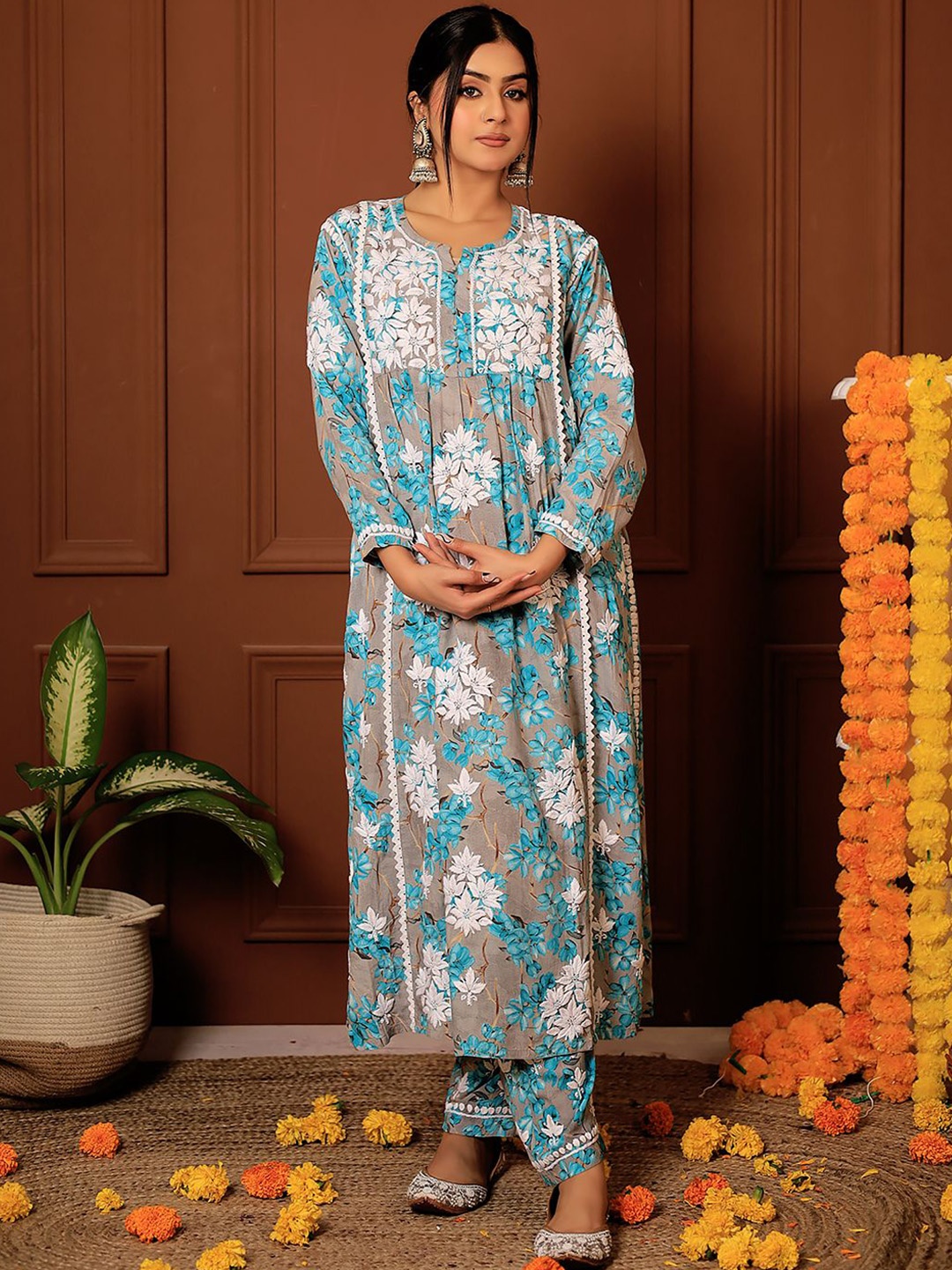 

The Chikan Label Ethnic Motifs Printed Chikankari A-Line Kurta With Palazzo, Green