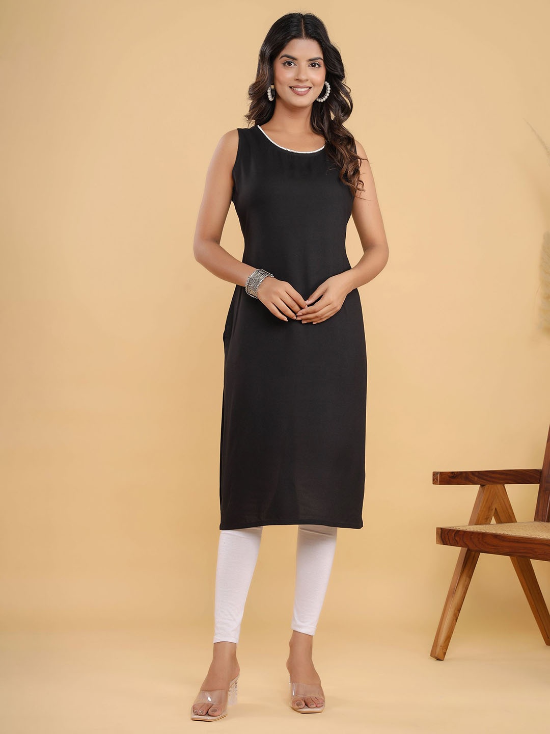 

Neemiya Round Neck Sleeveless Regular Straight Kurta, Black