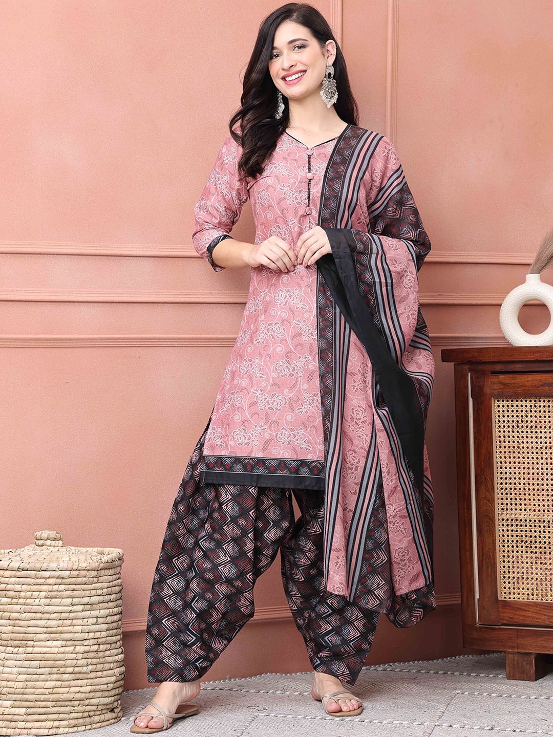 

KALINI Floral Printed Regular Straight Kurta with Salwar & Dupatta, Mauve