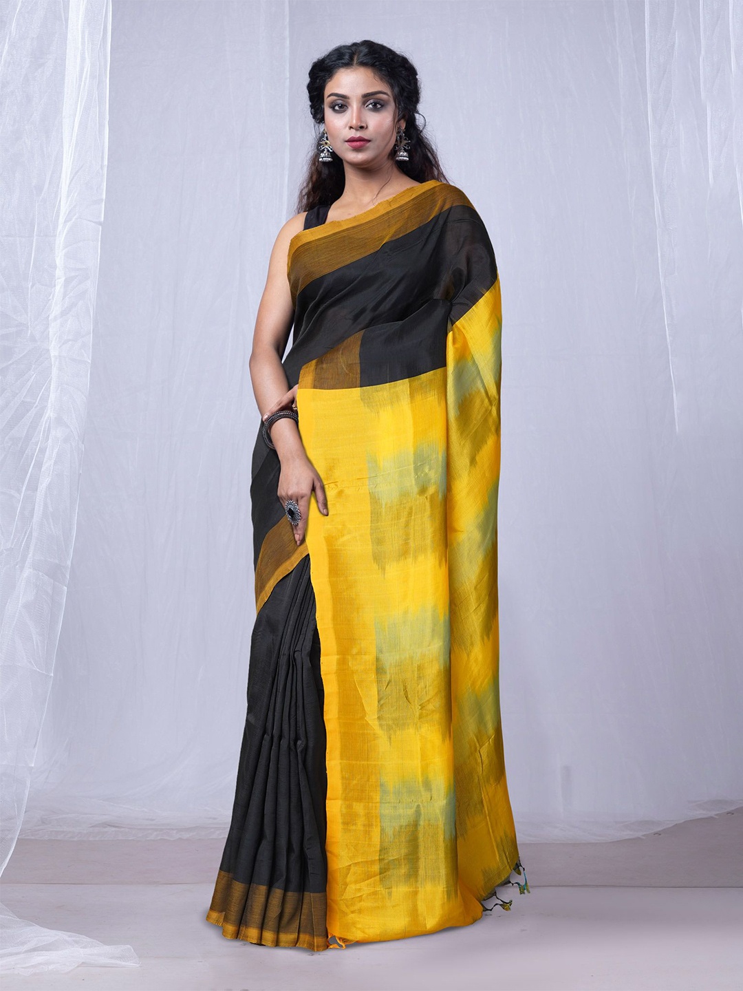 

Unnati Silks Women Tie and Dye Handloom Mangalagiri Saree, Black