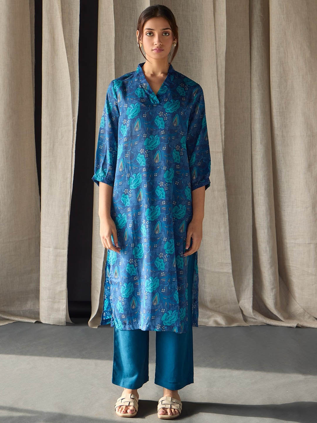 

Bombay Bloom Floral Printed Regular Tencel Straight Kurta, Blue