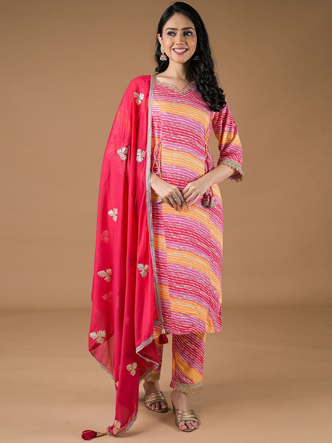 

Peachmode V-Neck Leheriya Printed Straight Kurta with Trouser & Dupatta, Pink