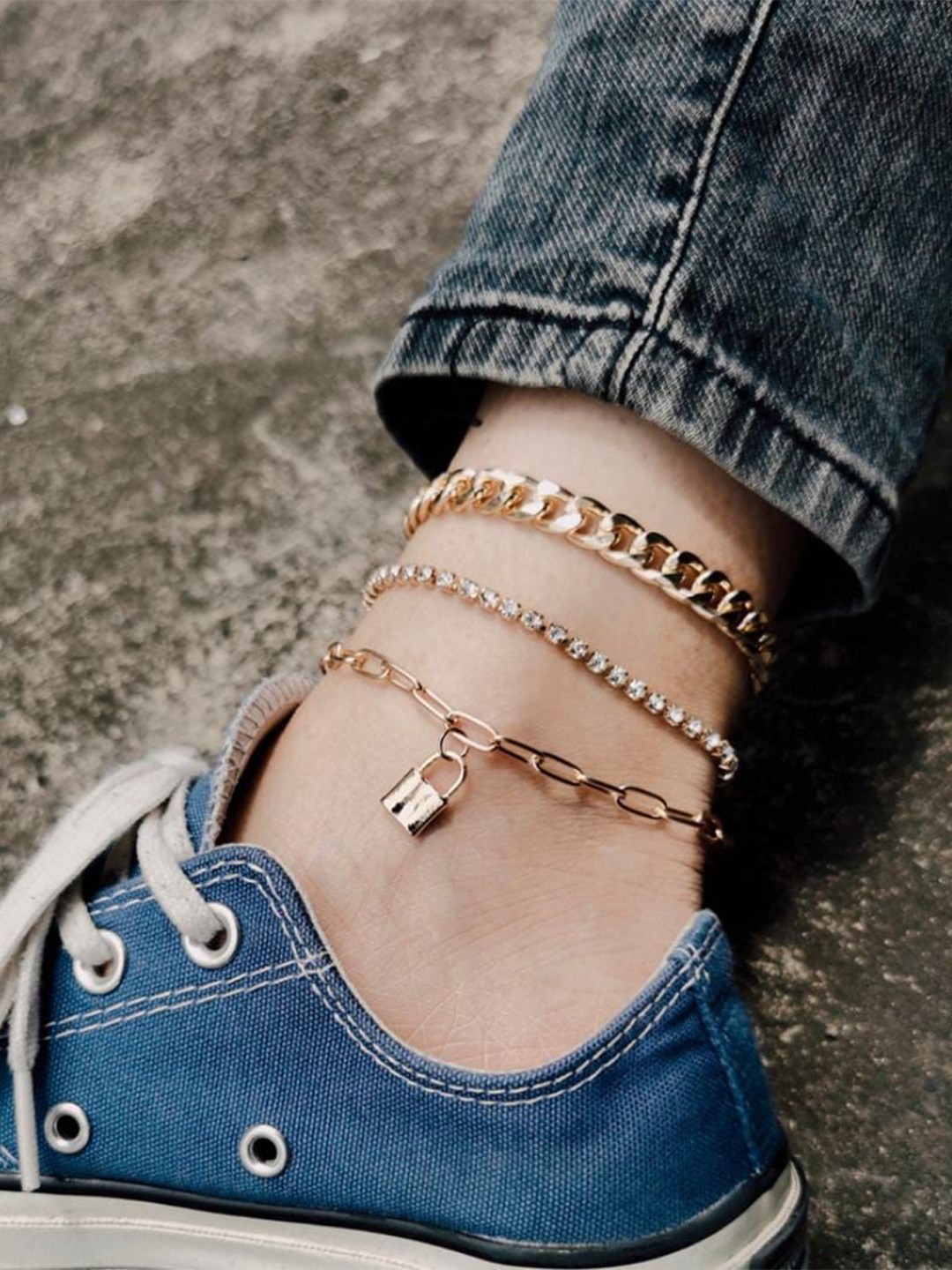 

YU FASHIONS Gold-Plated Artificial Stones and Beads Anklet