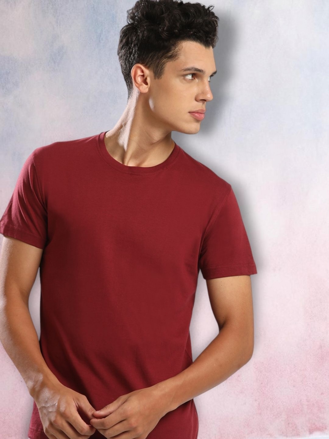 

THE DAILY OUTFITS Men Solid Round Neck Cotton T-shirt, Maroon