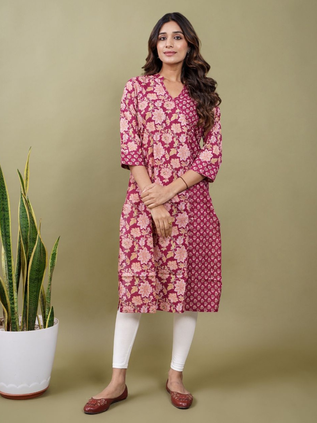 

EKISHA Mandarin Collar Floral Printed Pure Cotton Straight Kurta, Magenta